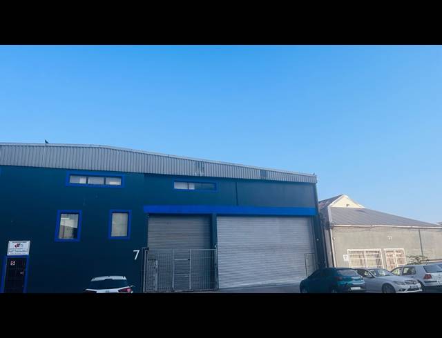 1,400M² WAREHOUSE FOR SALE IN NORTH BEACH